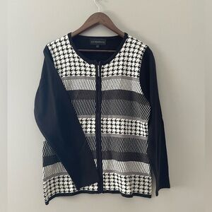 La Madona Women’s zip up sweater size L in black/white